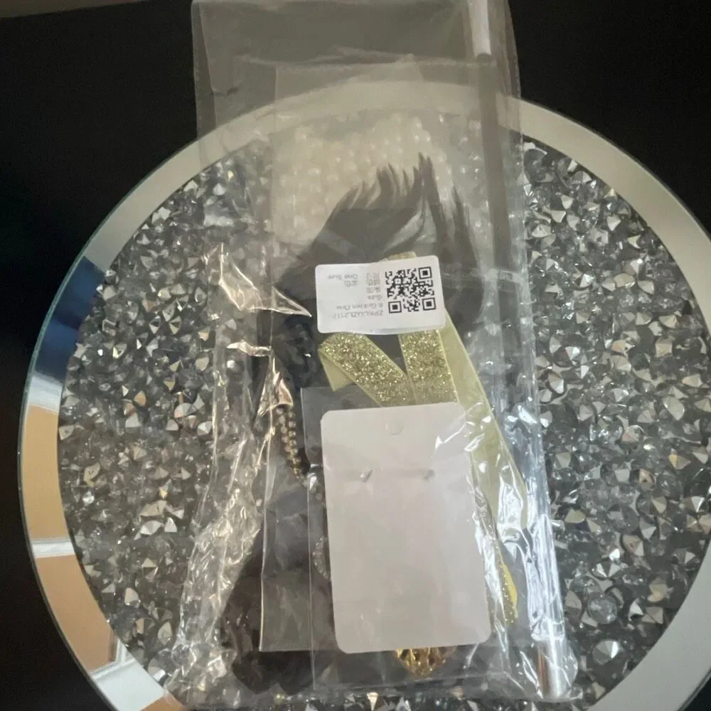 Brand new 1920s-1930s flappers accessories gloves, head band, necklace, cigar - Picture 9 of 9